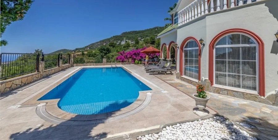Alanya: Private Villa mit großem Pool und Meerblick 